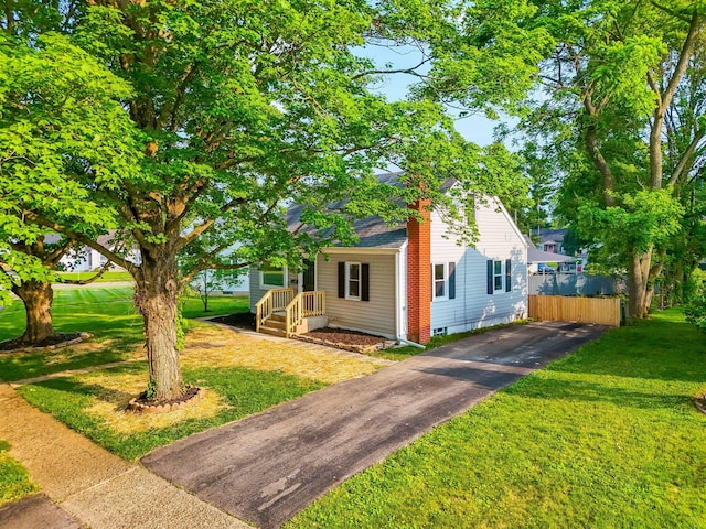 961 Davis Ave, Newark, OH 43055 - view of front of property with asphalt driveway, a front yard, and a shingled roof