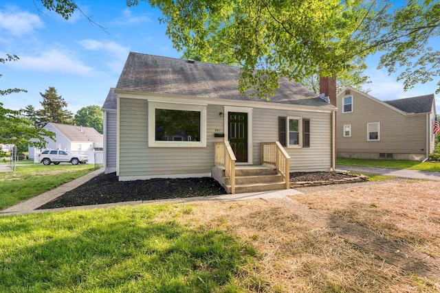 961 Davis Ave, Newark, OH 43055 - view of front of house with a shingled roof and a front lawn