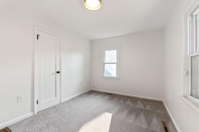 961 Davis Ave, Newark, OH 43055 - carpeted empty room featuring baseboards