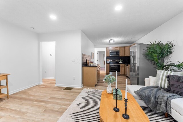 507 Brumfield Rd, Lancaster, OH 43130 - living room featuring light wood-style flooring, baseboards, and recessed lighting