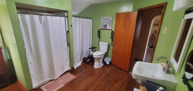 207 Newton Ave, Newark, OH 43055 - full bath with toilet, wood finished floors, curtained shower, a sink, and vaulted ceiling