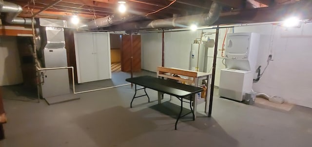 207 Newton Ave, Newark, OH 43055 - unfinished below grade area featuring stacked washer and clothes dryer and water heater