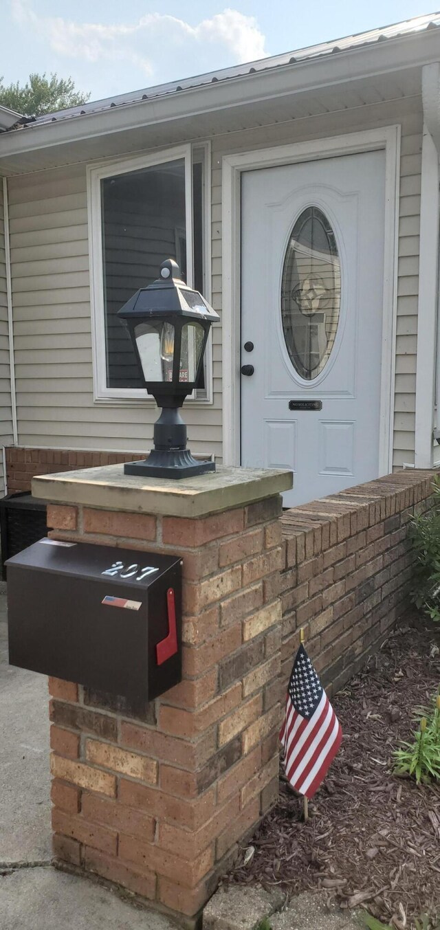 207 Newton Ave, Newark, OH 43055 - view of property entrance