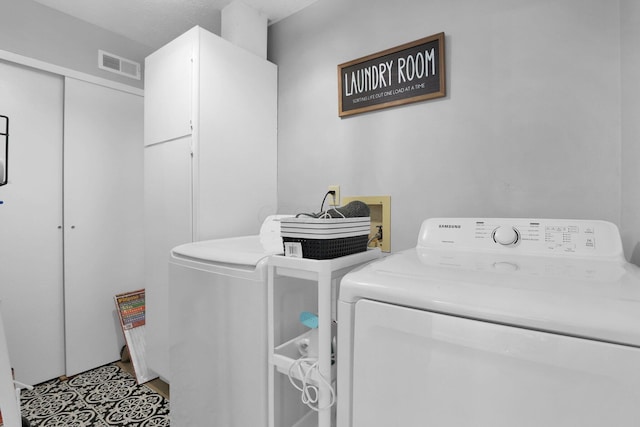3195 Summerdale Ln, Columbus, OH 43221 - laundry room with separate washer and dryer