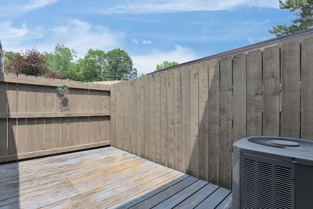 3195 Summerdale Ln, Columbus, OH 43221 - wooden deck featuring central AC unit
