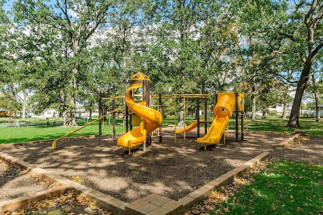 133 Blendon Rd, West Jefferson, OH 43162 - community play area with a yard