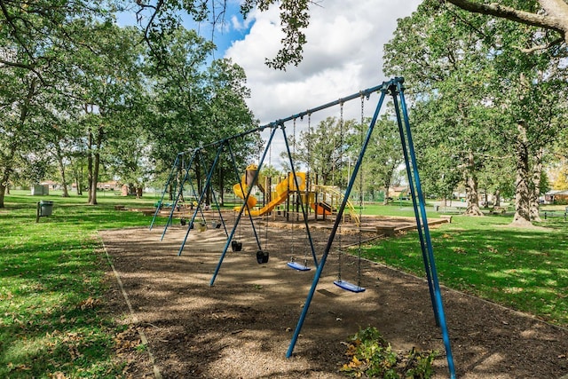 133 Blendon Rd, West Jefferson, OH 43162 - communal playground with a yard