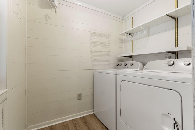 895 Caniff Rd, Columbus, OH 43221 - laundry area featuring washer and dryer, wood finished floors, and ornamental molding