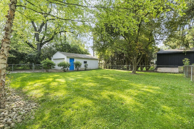 895 Caniff Rd, Columbus, OH 43221 - view of yard featuring a detached garage and an outdoor structure