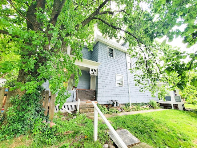 236 E Lane Ave, Columbus, OH 43201 - view of front of property with covered porch and a front lawn