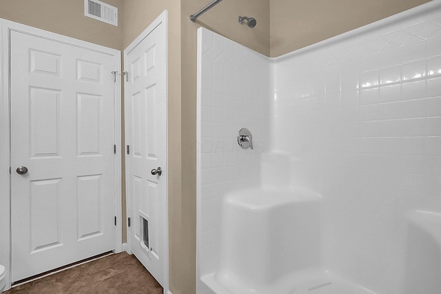 1598 Metcalfe Ave, Obetz, OH 43207 - full bathroom featuring a shower and toilet