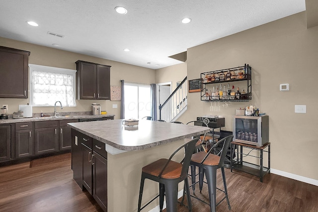 1598 Metcalfe Ave, Obetz, OH 43207 - kitchen featuring a sink, a breakfast bar, dark wood-style floors, a center island, and recessed lighting