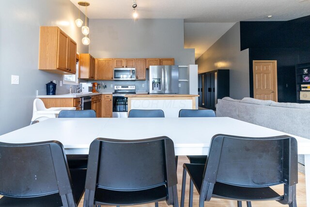 91 Richard Ave, South Bloomfield, OH 43103 - kitchen featuring stainless steel appliances, a center island, light countertops, and a sink