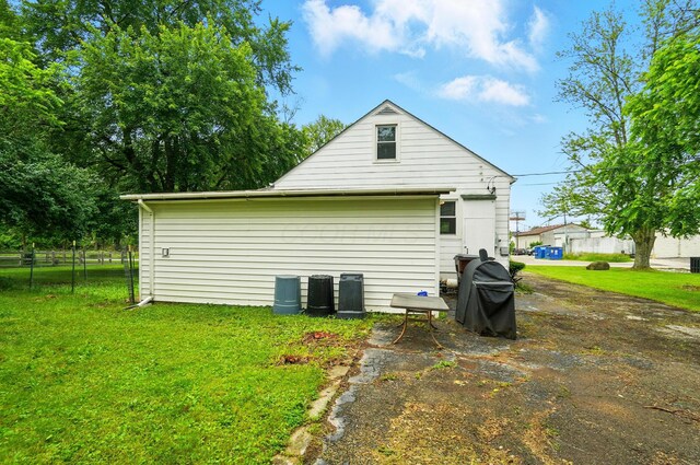 2506 Chester Rd, Columbus, OH 43231 - back of house with a yard