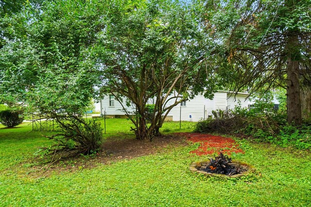 2506 Chester Rd, Columbus, OH 43231 - view of grassy yard