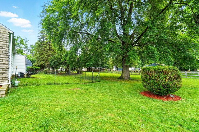 2506 Chester Rd, Columbus, OH 43231 - view of yard with central air condition unit