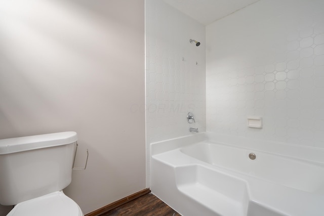 7552 Deer Creek Dr, Columbus, OH 43085 - bathroom with wood finished floors, toilet,  shower combination, and baseboards
