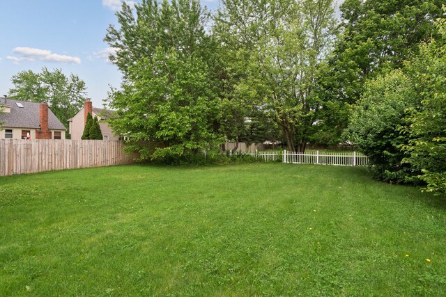7552 Deer Creek Dr, Columbus, OH 43085 - view of yard