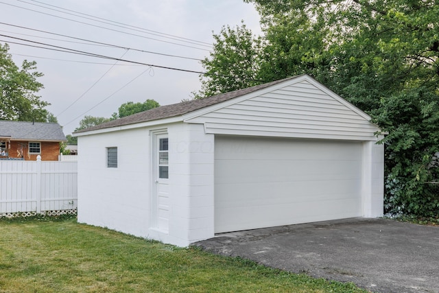 1079 Loring Rd, Columbus, OH 43224 - view of detached garage