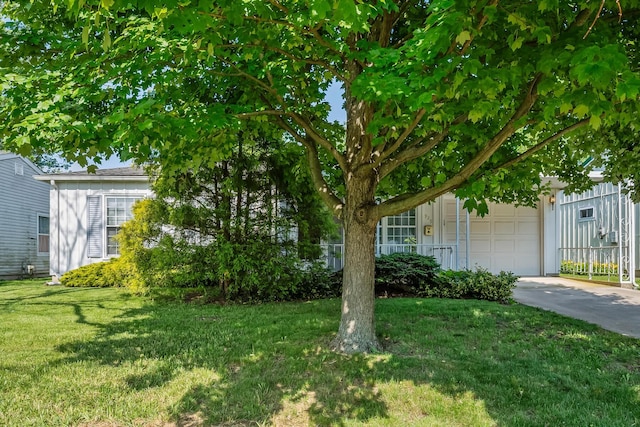 929 Fairwood Ave, Marion, OH 43302 - view of green lawn featuring an attached garage and concrete driveway