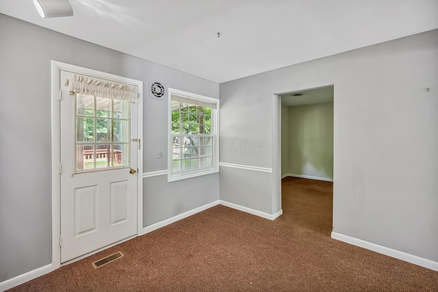 929 Fairwood Ave, Marion, OH 43302 - entryway with dark carpet and baseboards