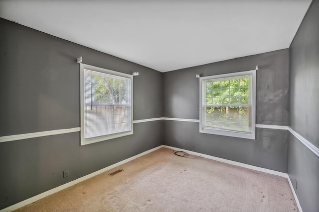 929 Fairwood Ave, Marion, OH 43302 - carpeted empty room with baseboards