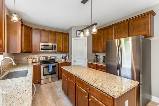 405 Tyler Station Dr, Johnstown, OH 43031 - kitchen with stainless steel appliances, a sink, a kitchen island, and light wood finished floors