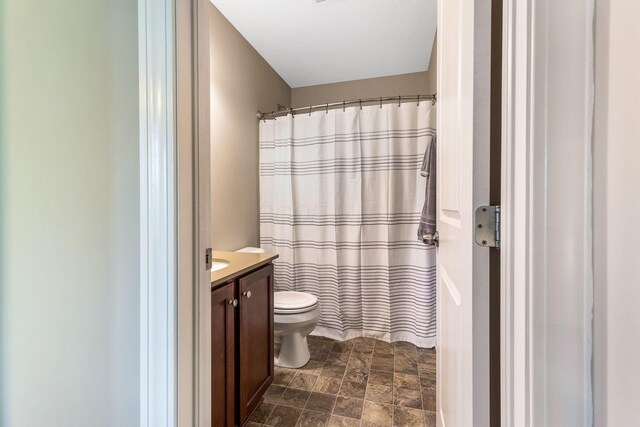 405 Tyler Station Dr, Johnstown, OH 43031 - full bath with toilet, vanity, stone finish flooring, and a shower with curtain