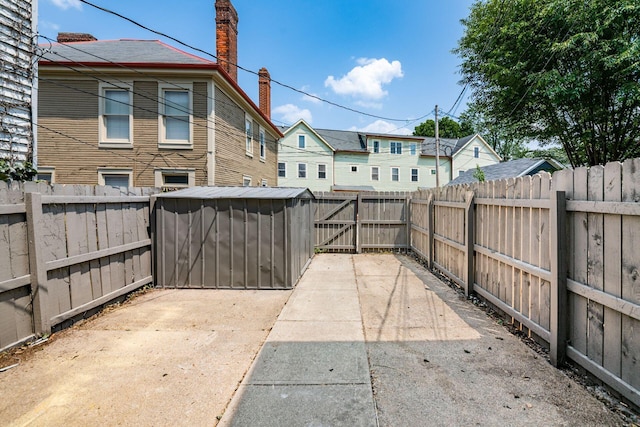 1116 Summit St Unit 1114, Columbus, OH 43201 - fenced backyard with a patio