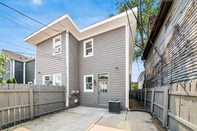1116 Summit St Unit 1114, Columbus, OH 43201 - back of house with a patio, central AC unit, and a fenced backyard