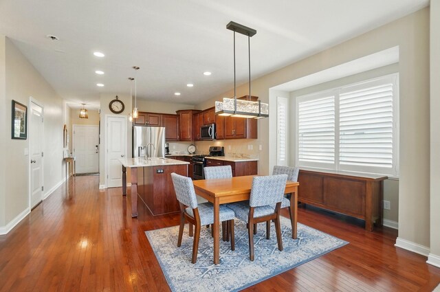 6368 Casado Dr, Columbus, OH 43213 - dining space with dark wood-type flooring, baseboards, and recessed lighting