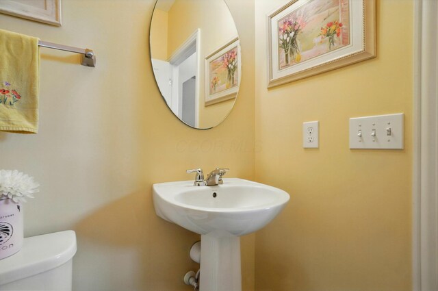 6368 Casado Dr, Columbus, OH 43213 - bathroom featuring toilet and a sink