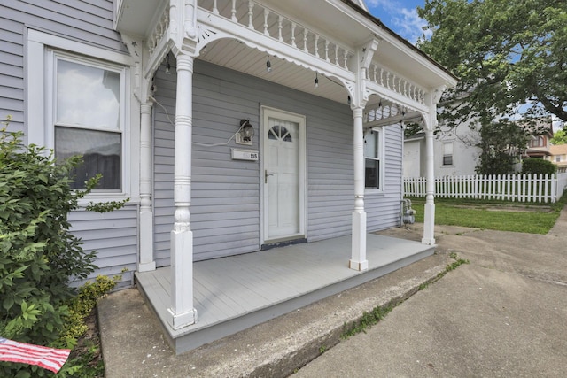 115 N Walnut St, Baltimore, OH 43105 - entrance to property with a porch