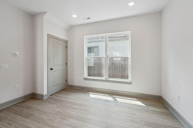 63 Hayden Ave, Columbus, OH 43222 - empty room with light wood-type flooring and recessed lighting