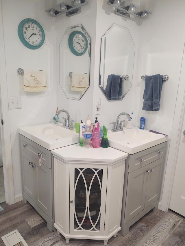 71 Knollwood Ct, South Bloomfield, OH 43103 - bathroom with wood finished floors and vanity