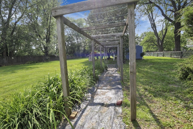 6769 Hildreth Ave, Columbus, OH 43229 - view of yard
