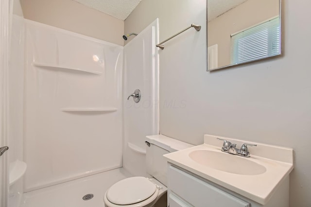 5359 Ivywood Ln, Columbus, OH 43229 - bathroom featuring a textured ceiling, a shower, and vanity