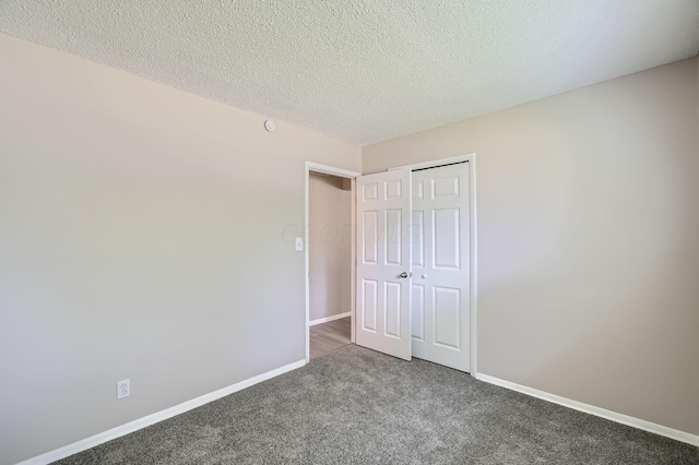 5359 Ivywood Ln, Columbus, OH 43229 - unfurnished bedroom featuring carpet floors, a closet, and a textured ceiling