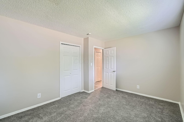5359 Ivywood Ln, Columbus, OH 43229 - unfurnished bedroom with carpet floors, a closet, and a textured ceiling