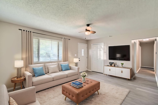 5359 Ivywood Ln, Columbus, OH 43229 - living area featuring light wood finished floors, a ceiling fan, and a textured ceiling