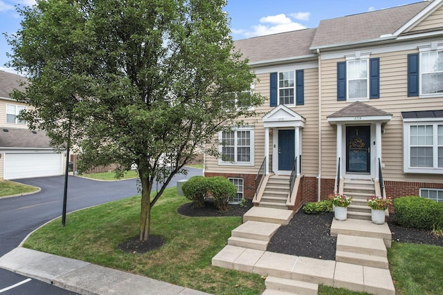 6310 Wagtail Rd Unit 6, Columbus, OH 43230 - townhome / multi-family property featuring entry steps, a front lawn, and roof with shingles