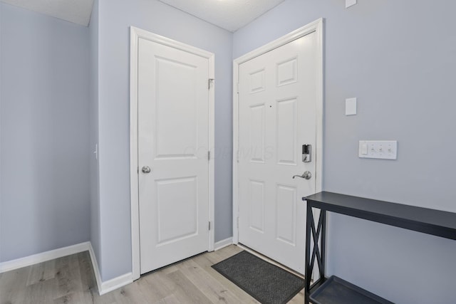 6310 Wagtail Rd Unit 6, Columbus, OH 43230 - entrance foyer featuring light wood-style floors, baseboards, and a textured ceiling