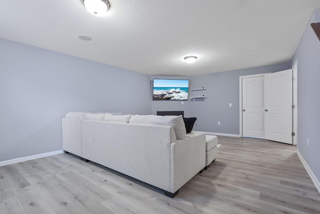 6310 Wagtail Rd Unit 6, Columbus, OH 43230 - living room featuring light wood finished floors and baseboards