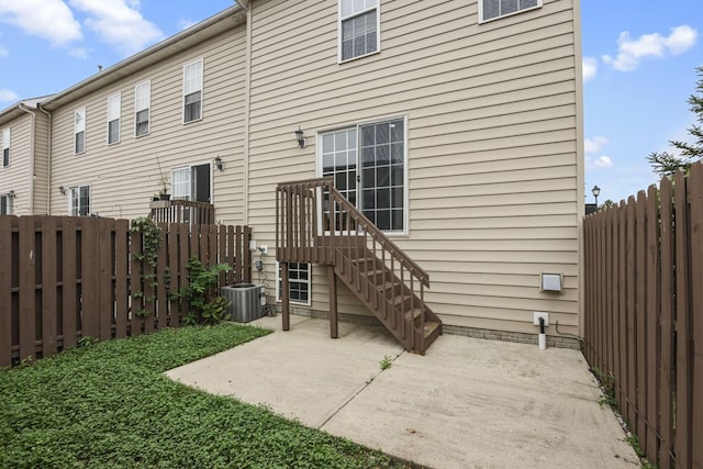 6310 Wagtail Rd Unit 6, Columbus, OH 43230 - back of property with a fenced backyard, a patio area, and central AC unit