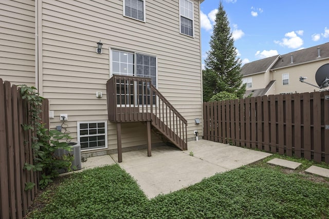 6310 Wagtail Rd Unit 6, Columbus, OH 43230 - rear view of house featuring central AC unit and a patio