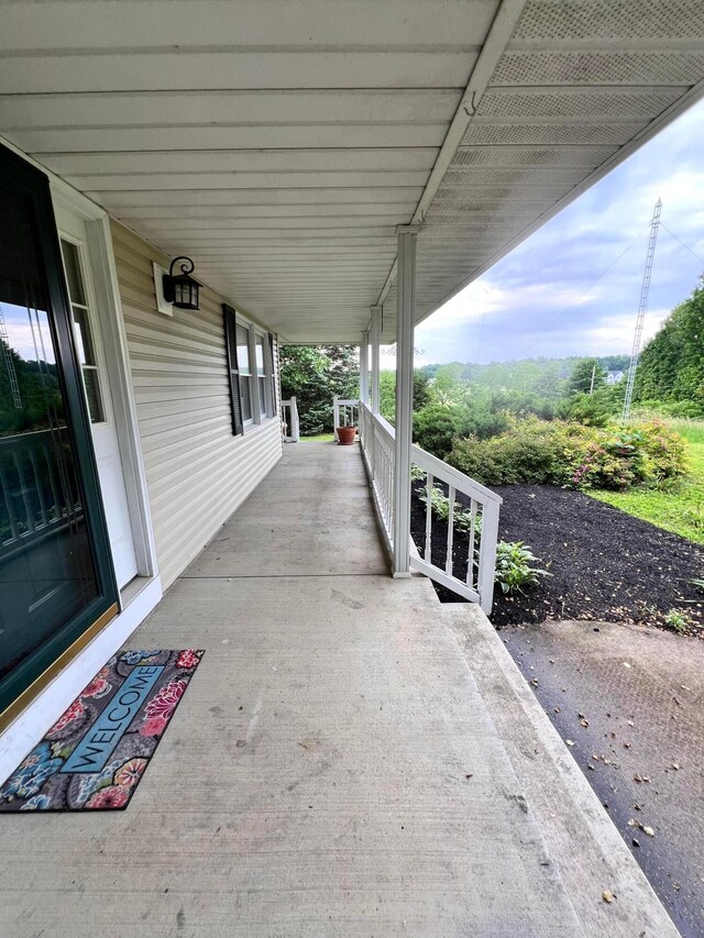 20600 Hellwig Rd, Utica, OH 43080 - covered porch with a carport