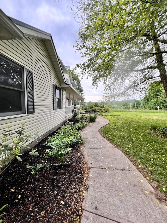 20600 Hellwig Rd, Utica, OH 43080 - view of grassy yard