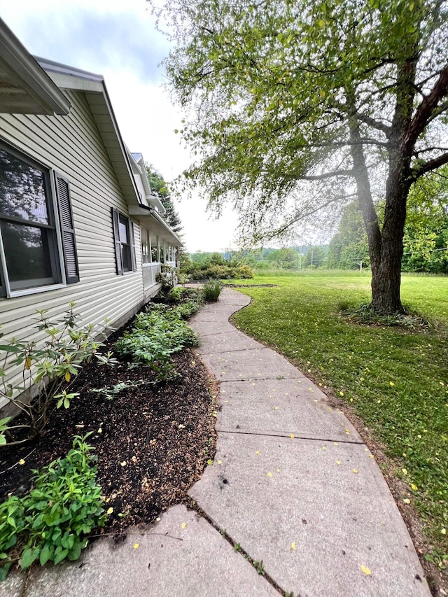 20600 Hellwig Rd, Utica, OH 43080 - view of green lawn