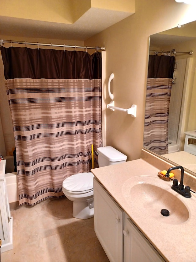 5935 N High St Unit 202, Worthington, OH 43085 - bathroom with vanity, toilet, and shower / tub combo with curtain