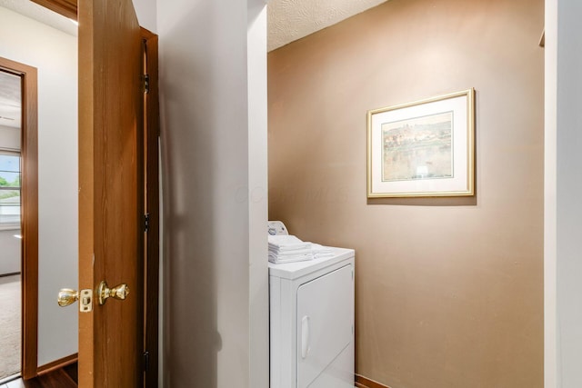 4393 Hammerton Dr Unit 14B, Columbus, OH 43228 - laundry room with baseboards